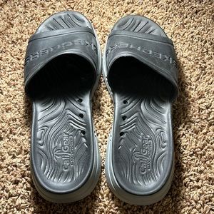 Caligear Skechers Slip ons Mens Sz 9